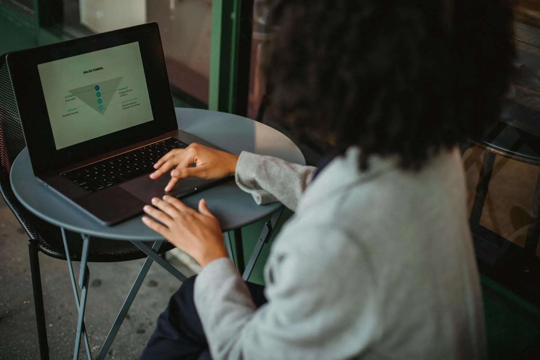 Lead-Magnet Webinars — Top-of-Funnel Teaching That Captures Emails